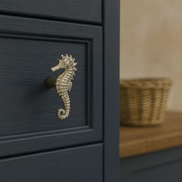 Oceano Corniglia - seahorse brass knob by Il Bronzetto - view 2