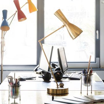 Wormhole - brass table lamp by Il Bronzetto - view 2