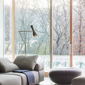 Wormhole - floor lamp with double jointed arm by Il Bronzetto - view 3