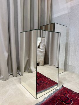 Mirror Pedestal by Jover+Valls - view 2