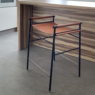 Repose Kitchen Stool - Handcrafted with leather and powder-coated steel by Jover+Valls - view 7