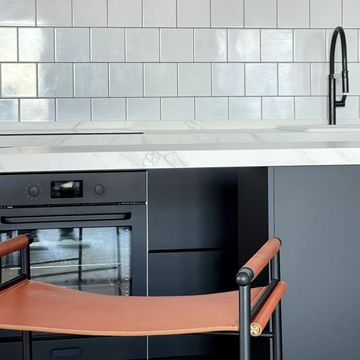 Repose Kitchen Stool - Handcrafted with leather and powder-coated steel by Jover+Valls - view 8