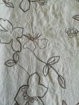 Runner - centerpiece with Narcissus embroidery by LA FABBRICA DEL LINO - view 9