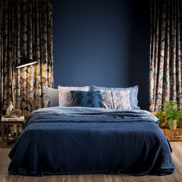 Double duvet cover and pillowcase set with Petals embroidery by LA FABBRICA DEL LINO - view 2