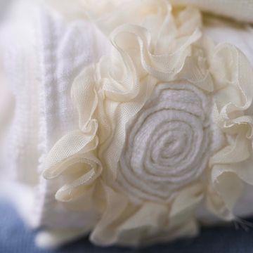 Peony embroidered linen towel set by LA FABBRICA DEL LINO - view 3