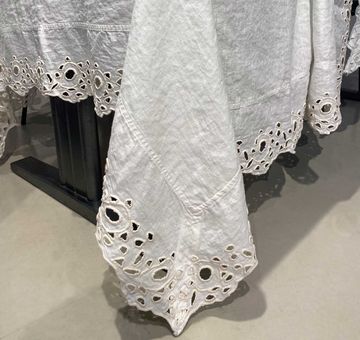 Rectangular tablecloth with Circles embroidery * while stocks last by LA FABBRICA DEL LINO - view 2