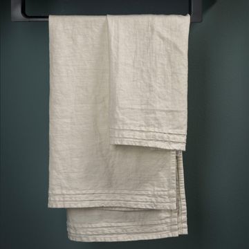 Shooting linen bath towel by LA FABBRICA DEL LINO - view 3