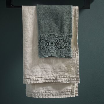 Shooting linen bath towel by LA FABBRICA DEL LINO - view 5