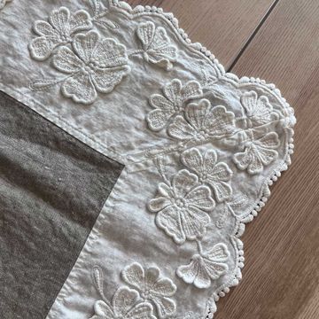 Tablecloth with Petals embroidery by LA FABBRICA DEL LINO - view 3