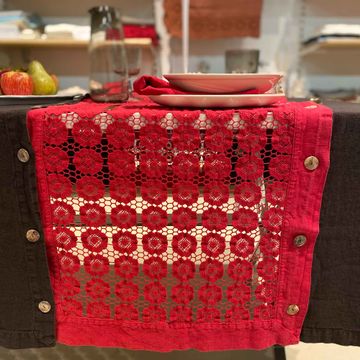 Modular table runner with daisy-shaped buttons * while stocks last by LA FABBRICA DEL LINO - view 6