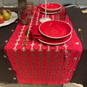 Modular table runner with daisy-shaped buttons * while stocks last by LA FABBRICA DEL LINO - view 4