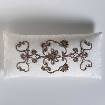Linen pillowcase with Heraldic cornely embroidery by LA FABBRICA DEL LINO - view 2