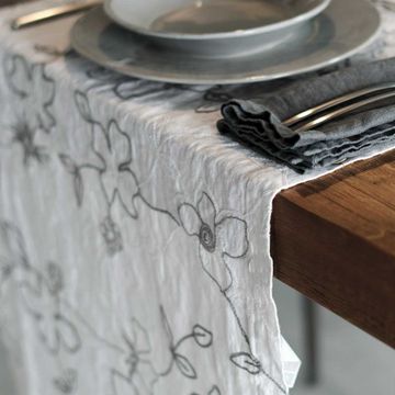 Runner - centerpiece with Narcissus embroidery by LA FABBRICA DEL LINO - view 2