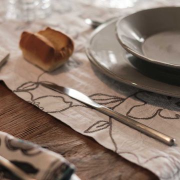 Runner - centerpiece with Narcissus embroidery by LA FABBRICA DEL LINO - view 3