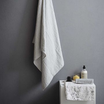 Narciso linen face and guest towel set by LA FABBRICA DEL LINO - view 3
