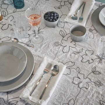 Rectangular tablecloth with Narcissus embroidery by LA FABBRICA DEL LINO - view 8