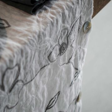 Modular tablecloth with Narcissus embroidered buttons by LA FABBRICA DEL LINO - view 3
