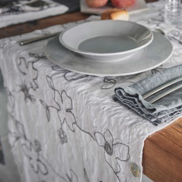Modular tablecloth with Narcissus embroidered buttons by LA FABBRICA DEL LINO - view 6