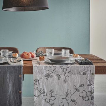 Modular tablecloth with Narcissus embroidered buttons by LA FABBRICA DEL LINO - view 8