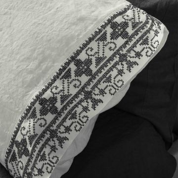 Sheet and pillowcase set with cross stitch embroidery by LA FABBRICA DEL LINO - view 5