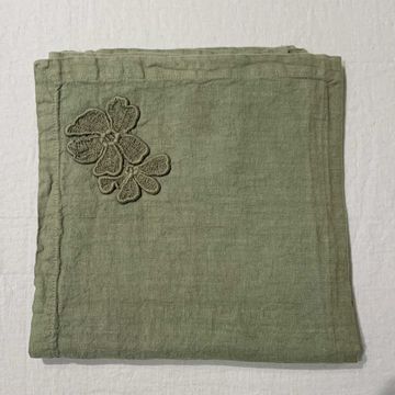 Pack of 4 napkins and/or placemats with petal embroidery *while supplies last by LA FABBRICA DEL LINO - view 3