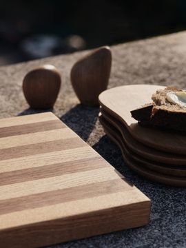 Stribe Cutting Board - Bold - Walnut/Oak by Ferm Living - view 4