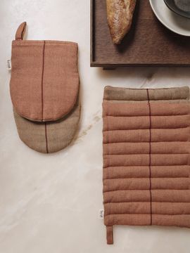 Ito Pot Holder & Oven Mitt Gift Set - Hazel by Ferm Living - view 3