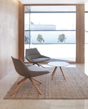 Dunas Xl Lounge chair with low back and flat 4 spoke aluminum base by INCLASS - view 3