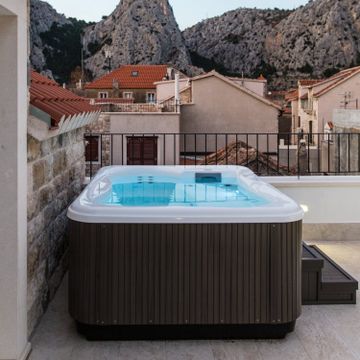 Lodge+ S Holiday Park Small Hot Tub by Jacuzzi® - view 2