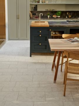 Shottery Limestone by Amtico - view 7
