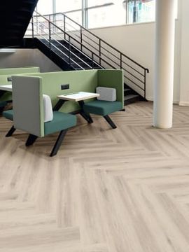 Wharncliffe Oak by Amtico - view 5