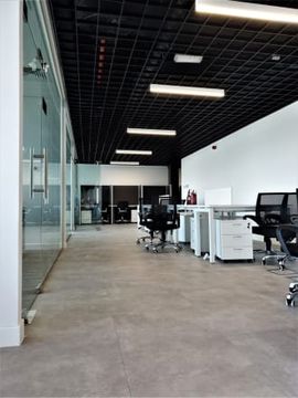 Plaza Concrete by Amtico - view 7