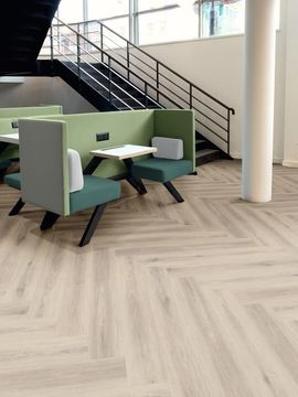 Wharncliffe Oak by Amtico - view 4