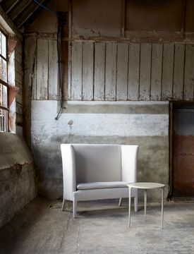 huggy chair by OCHRE - view 3