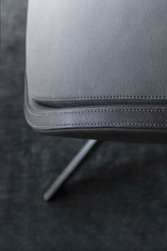 GN8071 - Pouf upholstered in leather or in fabric, with base in steel by OAK - view 3