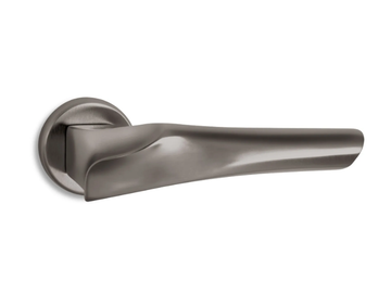 ANATOMICA - Metal door handle on rose by Ento - view 3