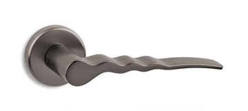 FLOW - Door handle on rose by Ento - view 3