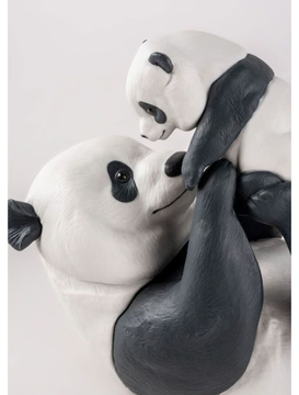 MOMMY PANDA - Porcelain decorative object by Lladró - view 3