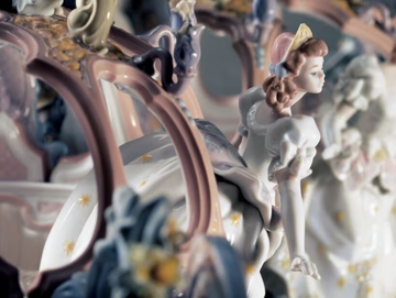 CINDERELLA'S ARRIVAL - Porcelain decorative object by Lladró - view 3