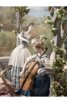 SUMMERTIME SYMPHONY WOMEN - Porcelain decorative object by Lladró - view 3