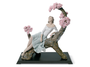 SWEET SCENT OF BLOSSOMS WOMAN - Porcelain decorative object by Lladró - view 2