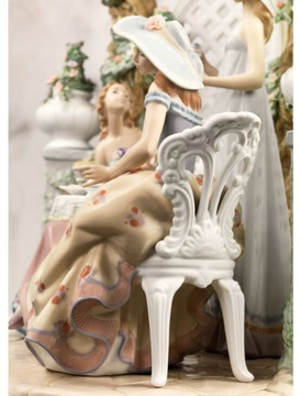 TEA IN THE GARDEN WOMEN - Porcelain decorative object by Lladró - view 3