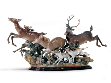 PURSUED DEER - Porcelain decorative object by Lladró - view 2