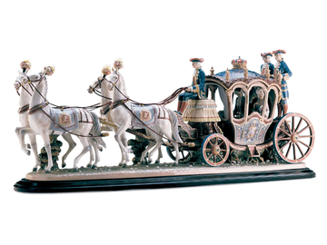 XVIIITH CENTURY COACH - Porcelain decorative object by Lladró - view 2