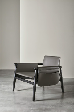 TERESA - Upholstered leather armchair with armrests by Meridiani - view 3