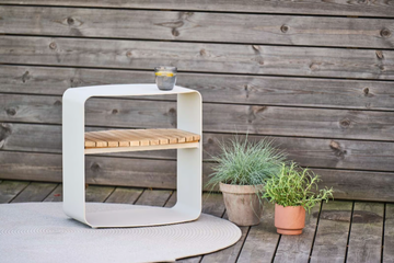 MINDO 109 - Aluminium and teak garden side table with integrated magazine rack by Mindo - view 3