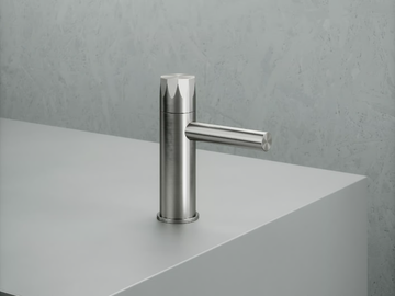 HB 15 01 - Countertop single handle washbasin mixer by Quadrodesign - view 2