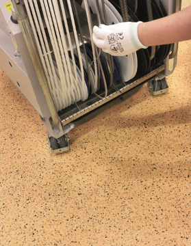 iQ TORO SC - Static dissipative PVC flooring by TARKETT - view 3