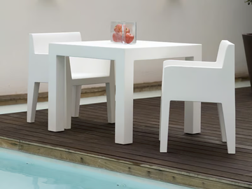 JUT - Resin table by VONDOM - view 2
