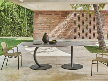FLEXION - Oval steel garden table by Varaschin - view 2